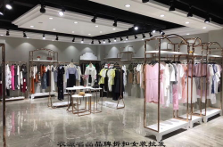 女士服装品牌专卖店,揭秘女士服装品牌专卖店